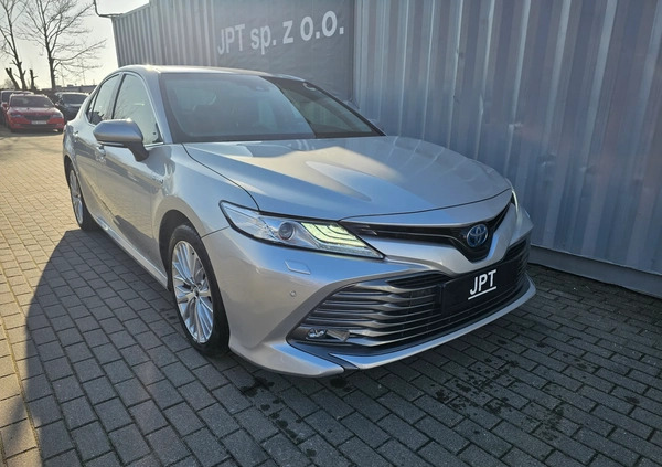 Toyota Camry cena 97047 przebieg: 152000, rok produkcji 2019 z Kożuchów małe 562